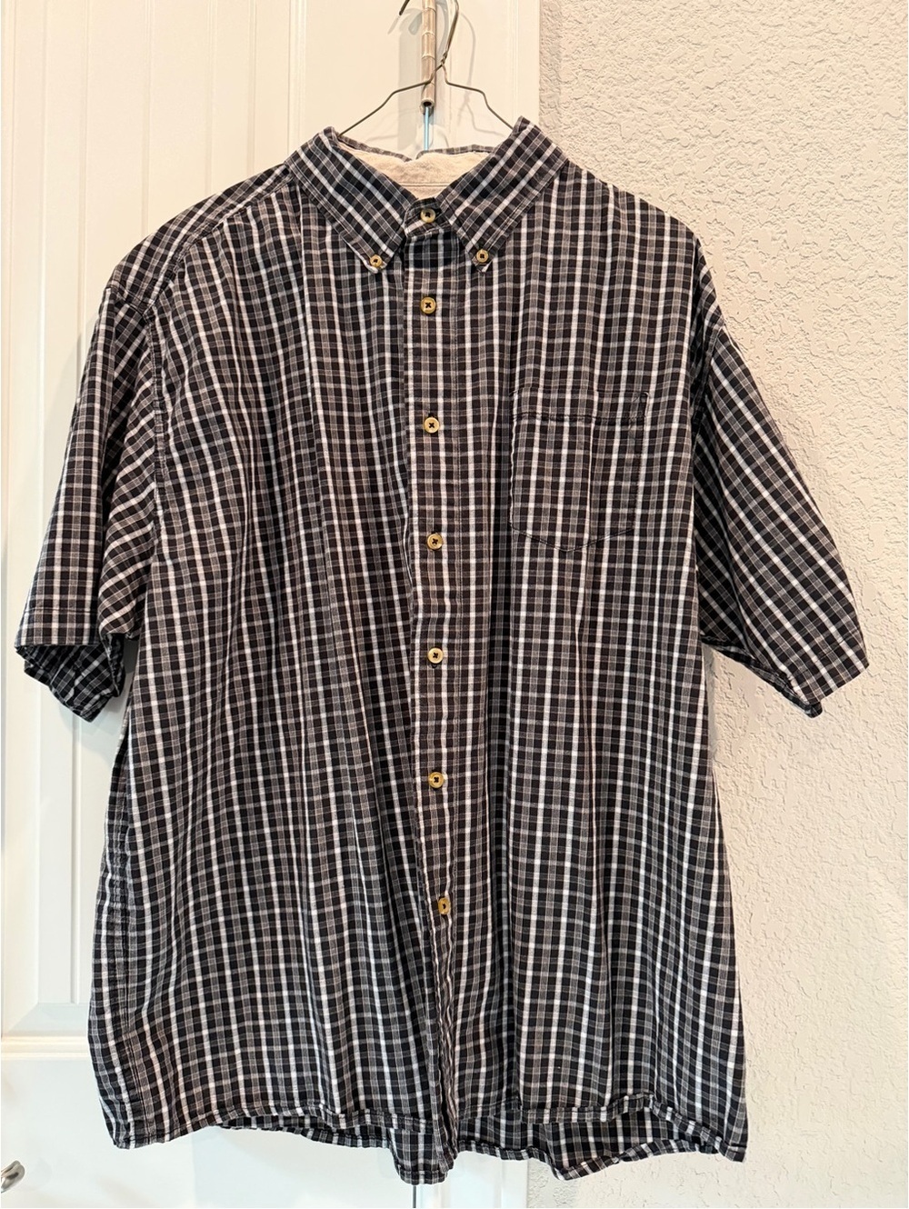 Wrangler Men's XL Black and White Plaid Short Sleeve Button-Up Shirt